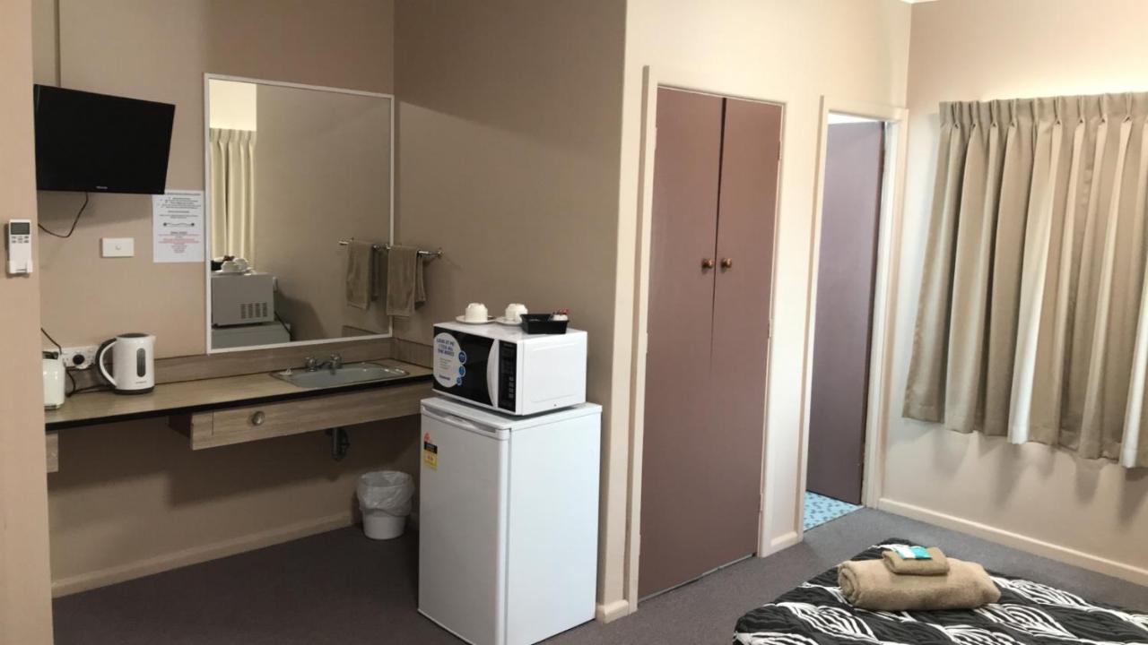 Manning River Motel 塔里 外观 照片